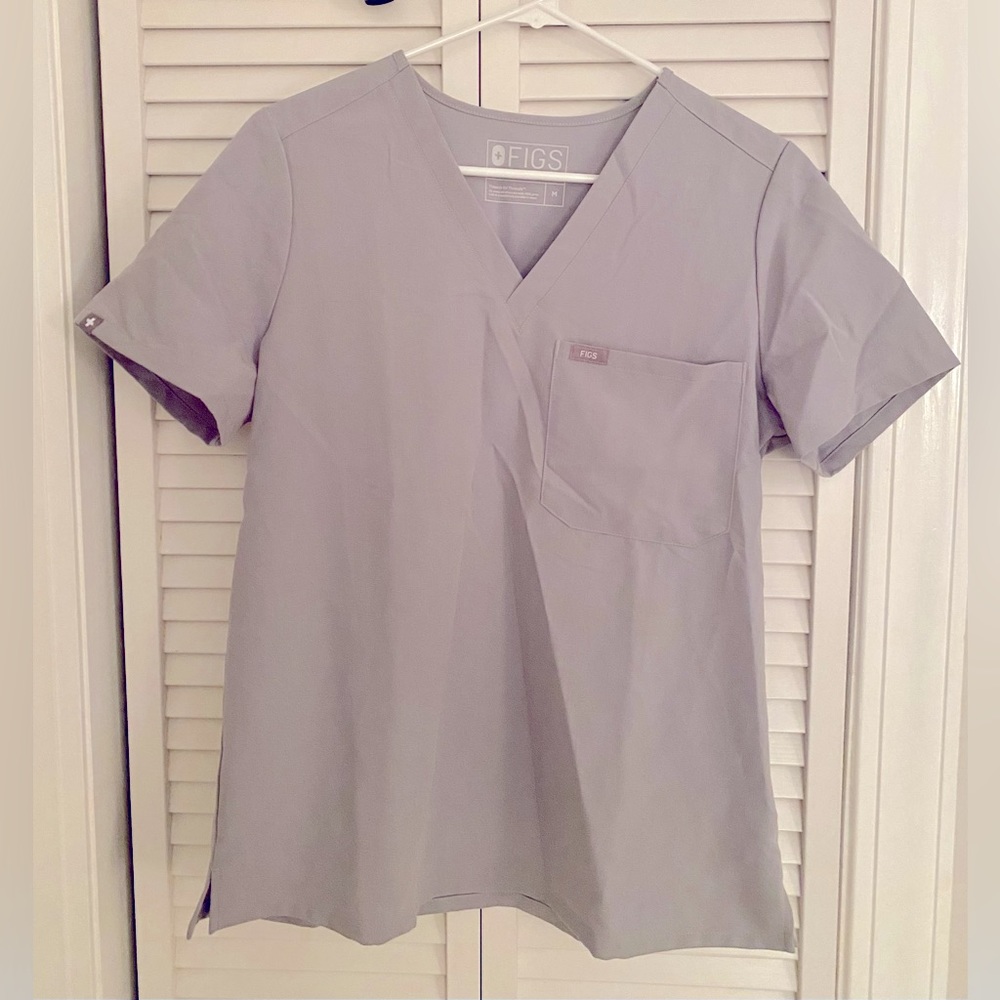 Figs Catarina One Pocket Scrub Top (Grey) - Medium - Like New